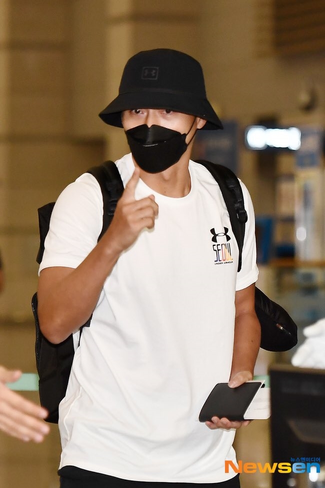 Lee Min Ho và mỹ nam Hàn trông ra sao khi diện áo phông đơn giản
