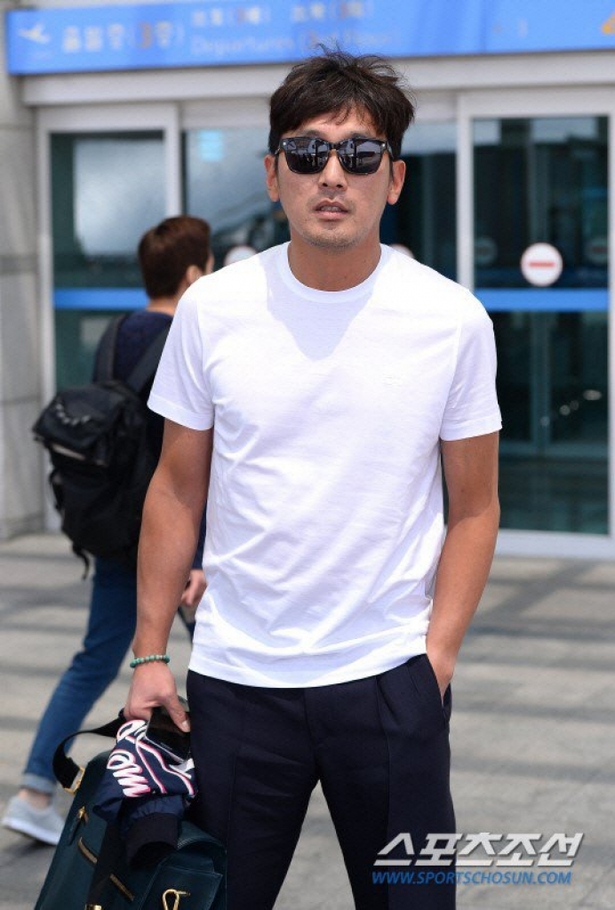Lee Min Ho và mỹ nam Hàn trông ra sao khi diện áo phông đơn giản