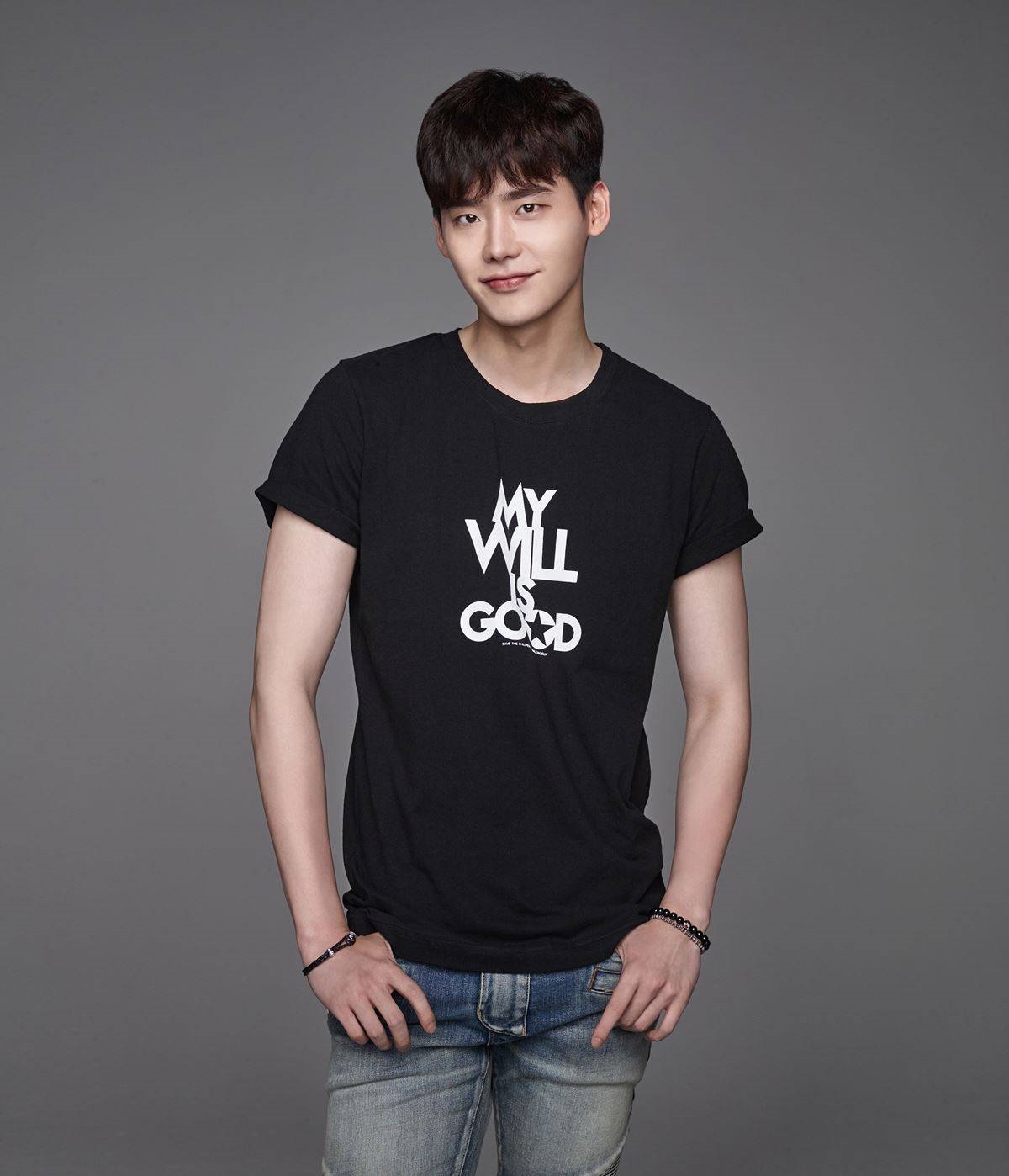 Lee Min Ho và mỹ nam Hàn trông ra sao khi diện áo phông đơn giản