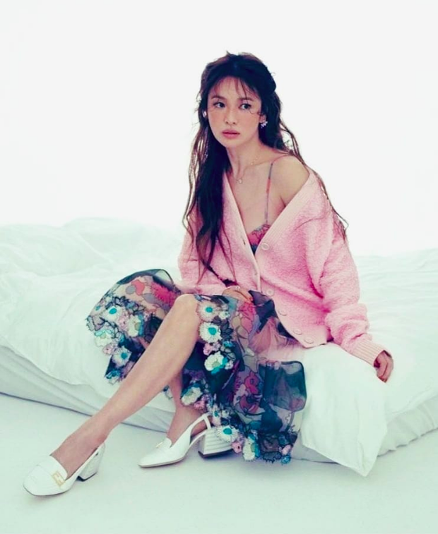 Song Hye Kyo - Han Ye Seul và loạt sao Hàn bị so sánh khi đụng hàng