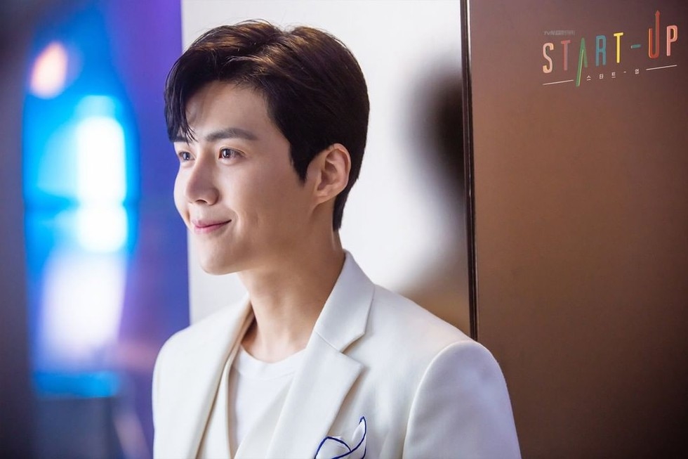 Kim Seon Ho, Jung Hae In mất bồ vì lời nguyền của chàng hậu Mr. Queen