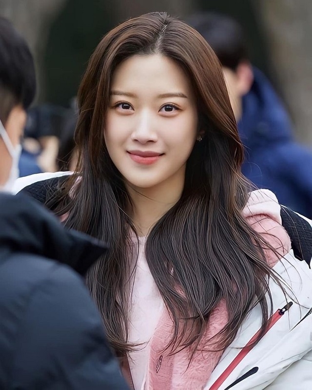 Moon Ga Young gây chú ý với vai nữ chính trong True Beauty
