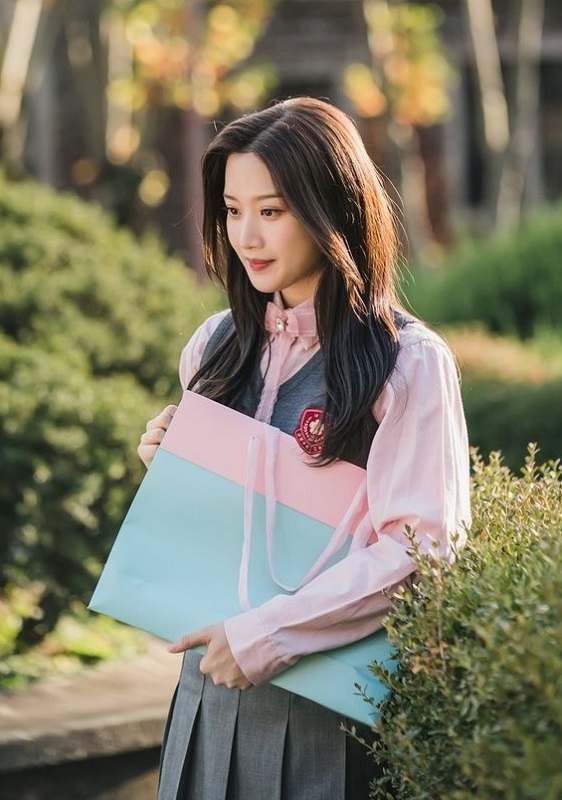 Moon Ga Young gây chú ý với vai nữ chính trong True Beauty
