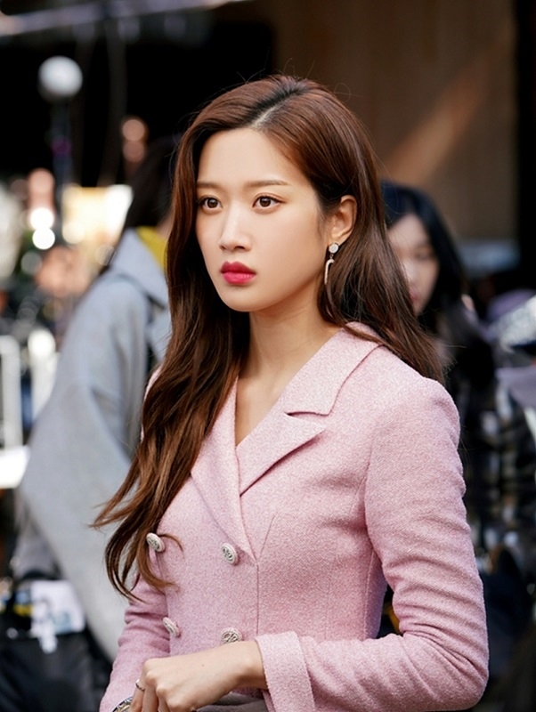 Moon Ga Young gây chú ý với vai nữ chính trong True Beauty
