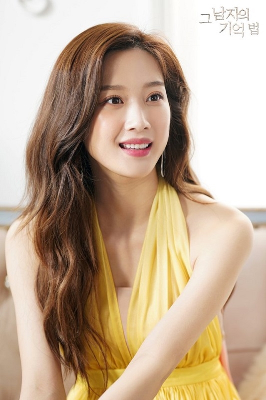 Moon Ga Young gây chú ý với vai nữ chính trong True Beauty