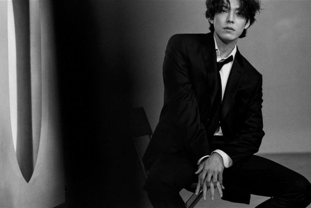 Lee Jong Suk - Kim Woo Bin cùng khoe ảnh tóc dài lãng tử 'gây sốt'