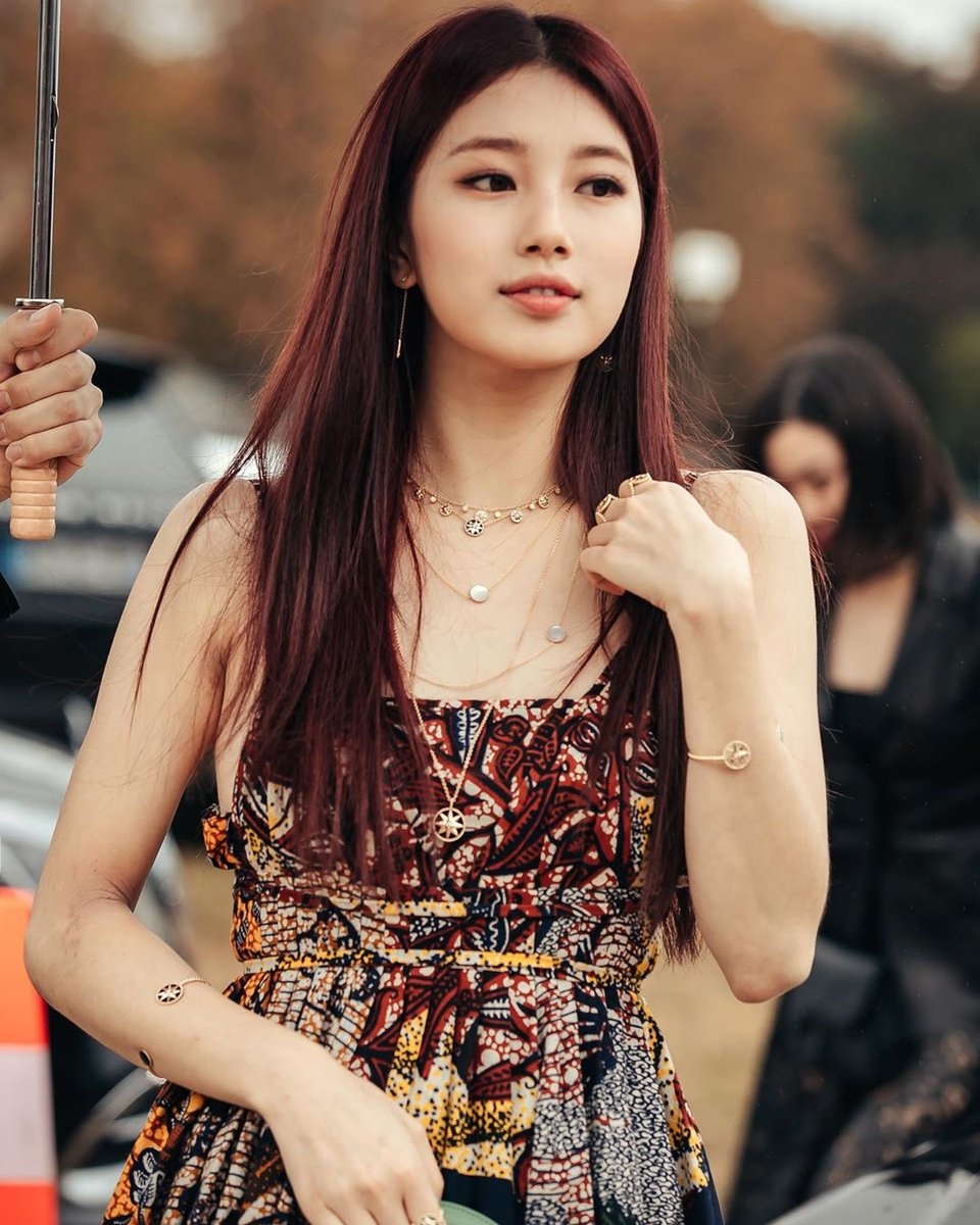 Suzy và Jisoo ngang tài ngang sức trong cuộc chiến nhan sắc