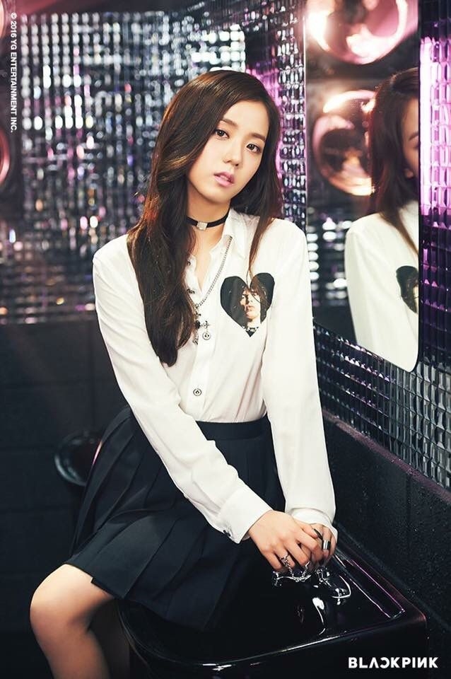Suzy và Jisoo ngang tài ngang sức trong cuộc chiến nhan sắc