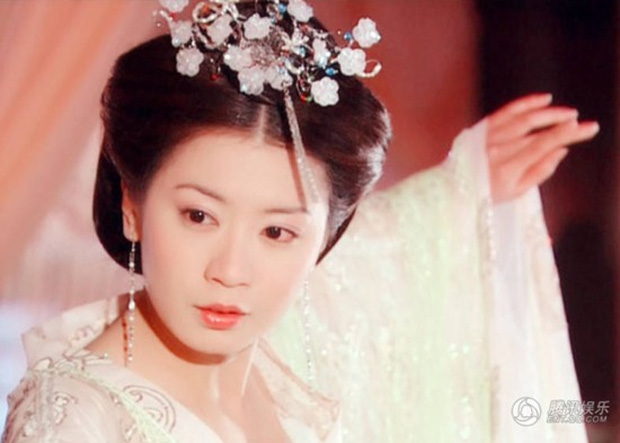 Giả Tịnh Văn viên mãn, hạnh phúc bên chồng trẻ kém 9 tuổi