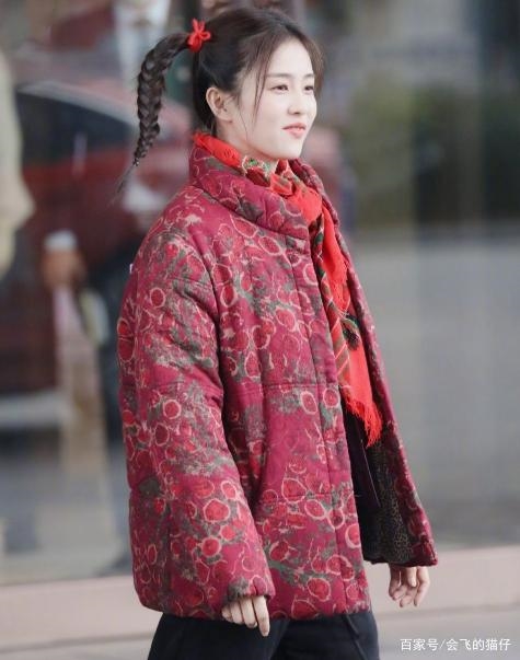 Trương Hinh Dư và dàn sao Hoa ngữ diện style 'chăn con công'
