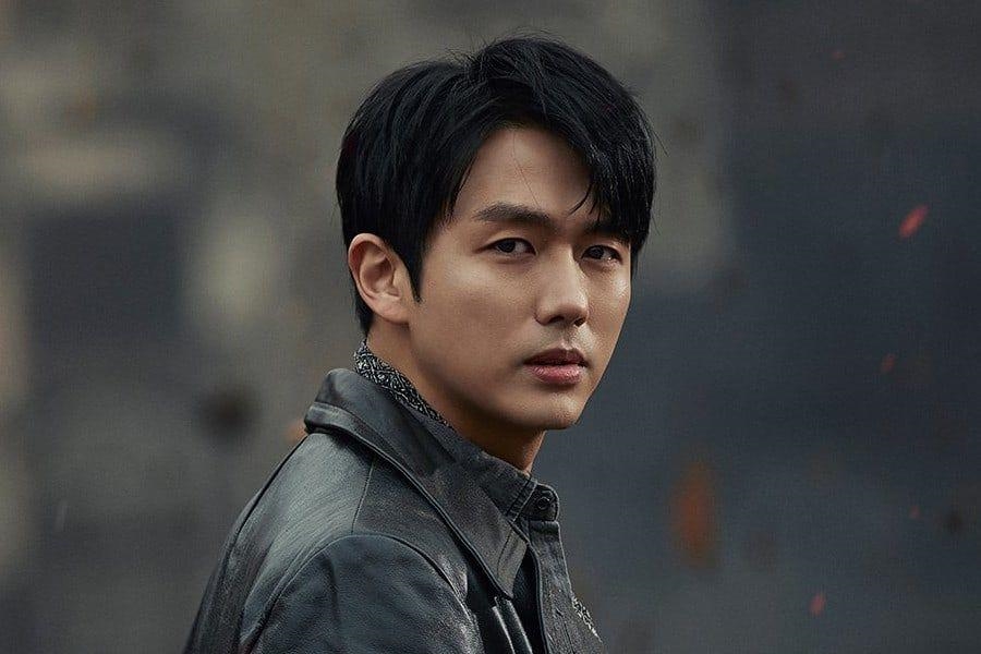 Lee Jong Suk đóng phim; Cha Eun Woo cuối cùng cũng bùng nổ diễn xuất?