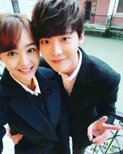 Lee Jong Suk bất ngờ bị tố yêu đương 'qua đường' với Trịnh Sảng