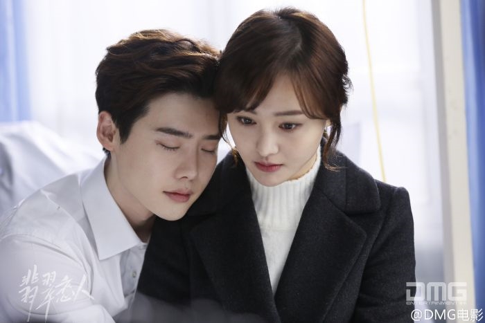 Lee Jong Suk bất ngờ bị tố yêu đương 'qua đường' với Trịnh Sảng