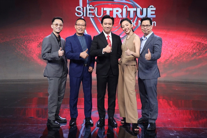Tóc Tiên, Trấn thành và dàn giám khảo Siêu Trí Tuệ có học vấn khủng