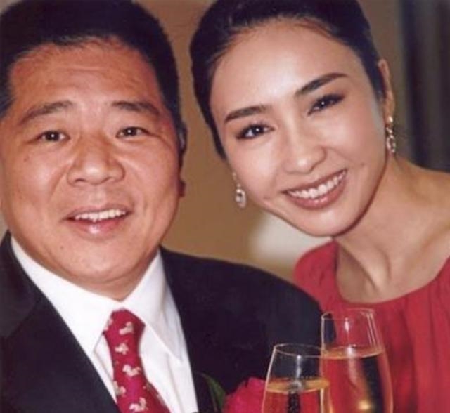 Lê Tư chia sẻ bí kíp giữ lửa hôn nhân với chồng tàn tật