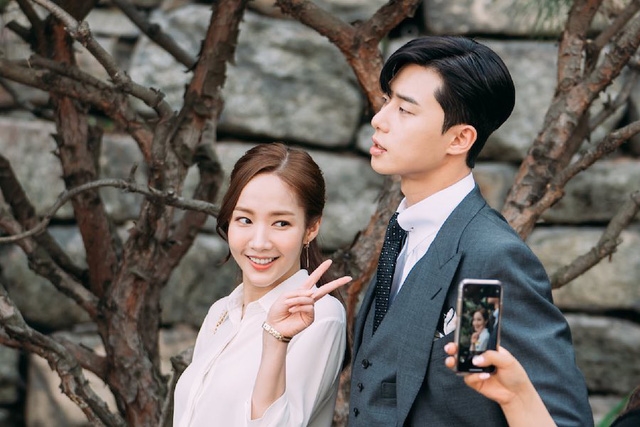 Park Min Young và Park Seo Joon lại lộ bằng chứng hẹn hò mới