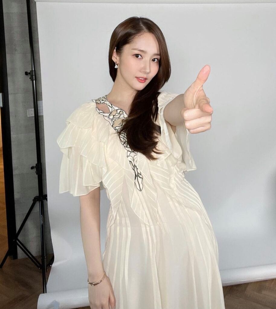 Park Min Young và Park Seo Joon lại lộ bằng chứng hẹn hò mới