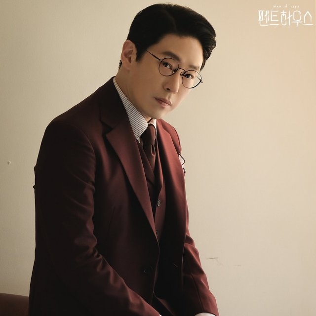 Uhm Ki Joon và loạt nam thần Hàn đi lên bằng diễn xuất