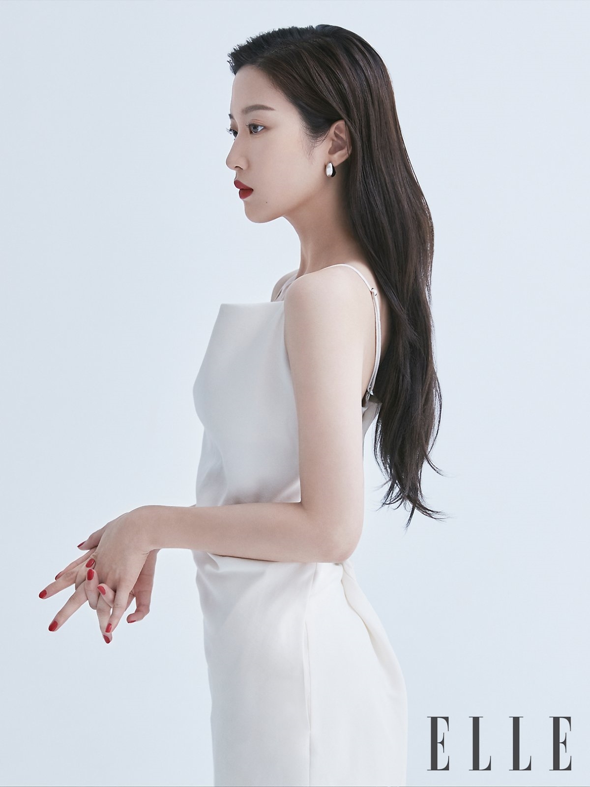 Moon Ga Young xinh đẹp thời thượng khác hẳn trong phim