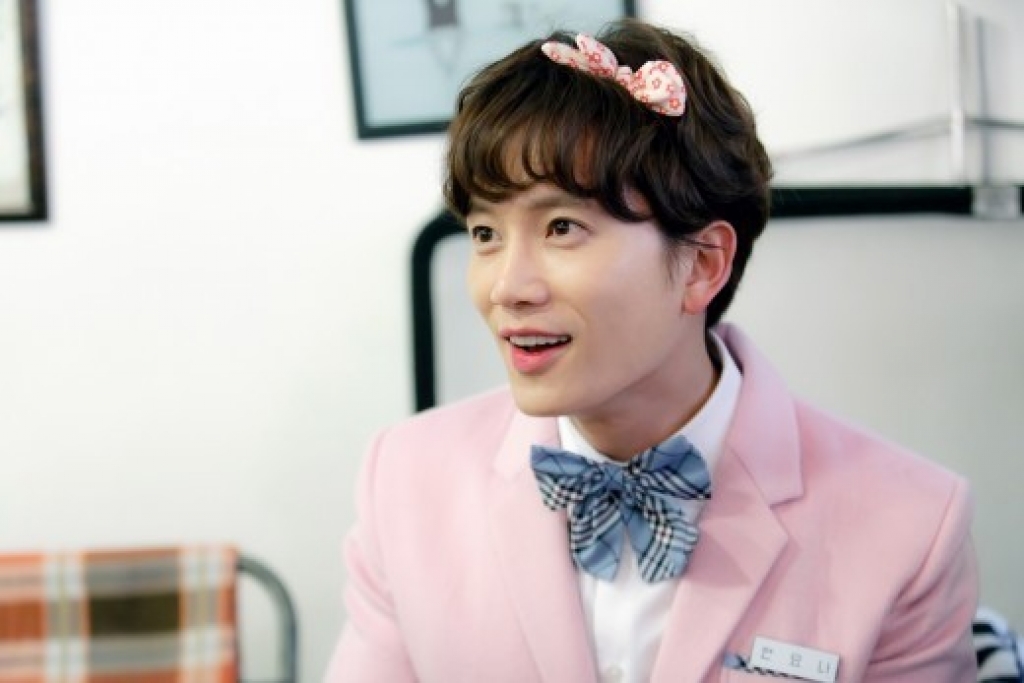 Uhm Ki Joon và loạt nam thần Hàn đi lên bằng diễn xuất