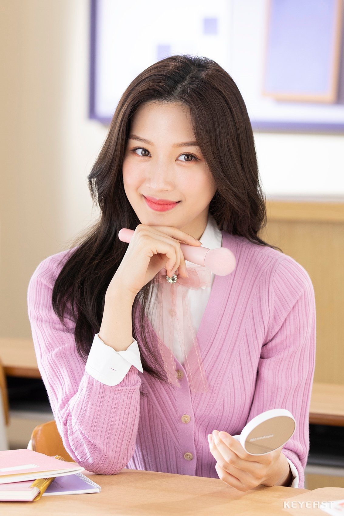 Moon Ga Young xinh đẹp thời thượng khác hẳn trong phim
