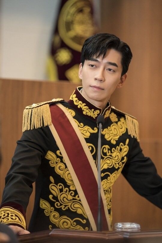 Uhm Ki Joon và loạt nam thần Hàn đi lên bằng diễn xuất