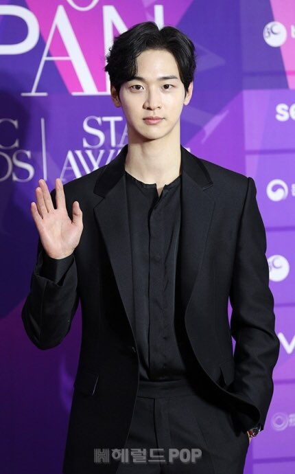 Hyun Bin xuất sắc nhận Daesang ở APAN Star Awards 2020