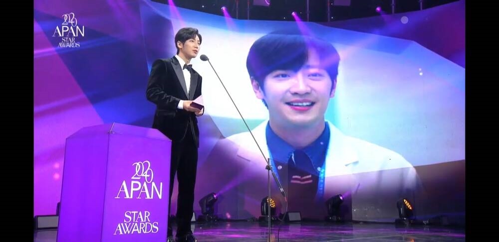 Hyun Bin xuất sắc nhận Daesang ở APAN Star Awards 2020