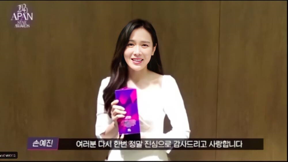 Hyun Bin cảm ơn Son Ye Jin khi nhận Daesang, fan giận vì bị lừa