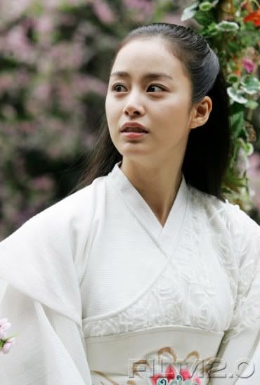Song Hye Kyo - Kim Tae Hee: 2 nữ thần không thể tiến sang màn ảnh rộng