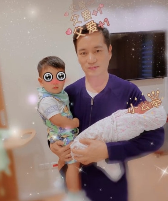 An Dĩ Hiên về gặp chồng bằng phi cơ riêng, cách ly 14 ngày cùng 2 con