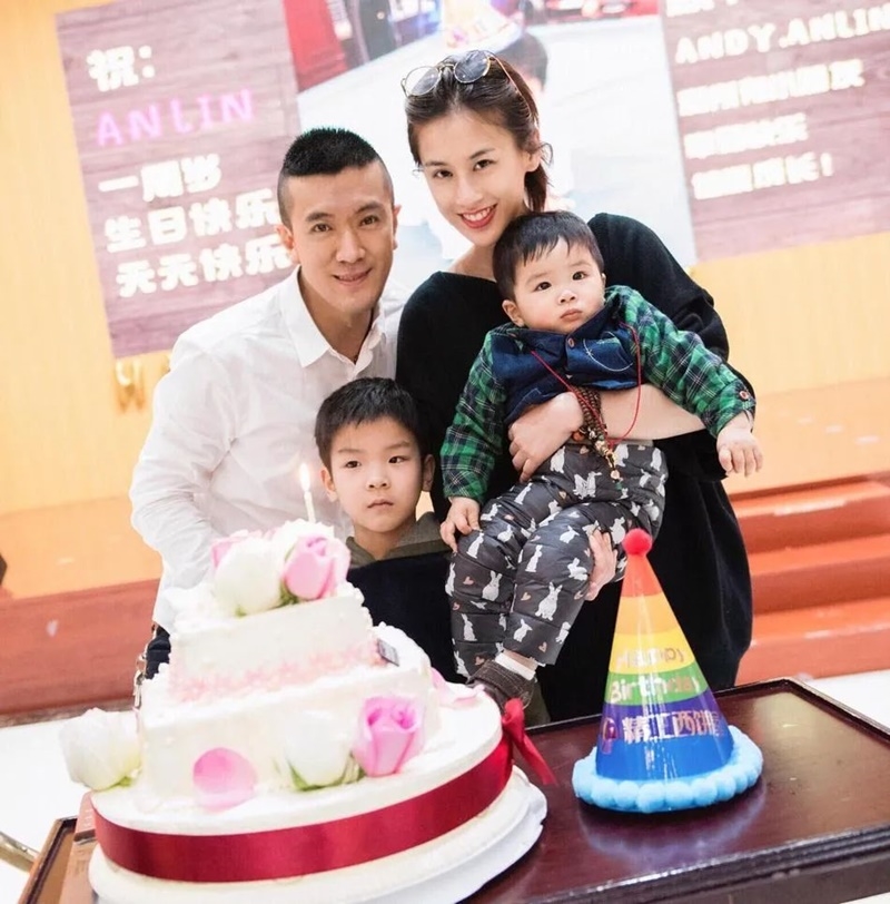 Trịnh Sảng và dàn sao Hoa ngữ hứng 'gạch đá' vì lén lút sinh con