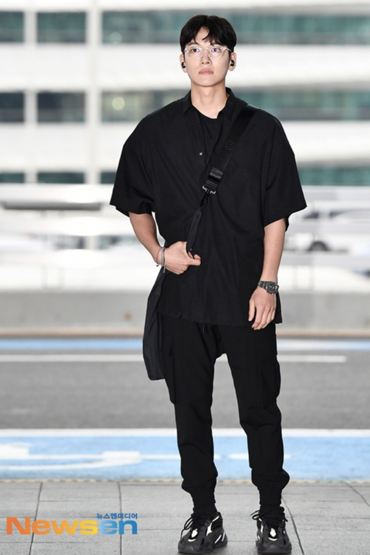Hyun Bin, Song Jong Ki có gu thời trang sân bay trái ngược