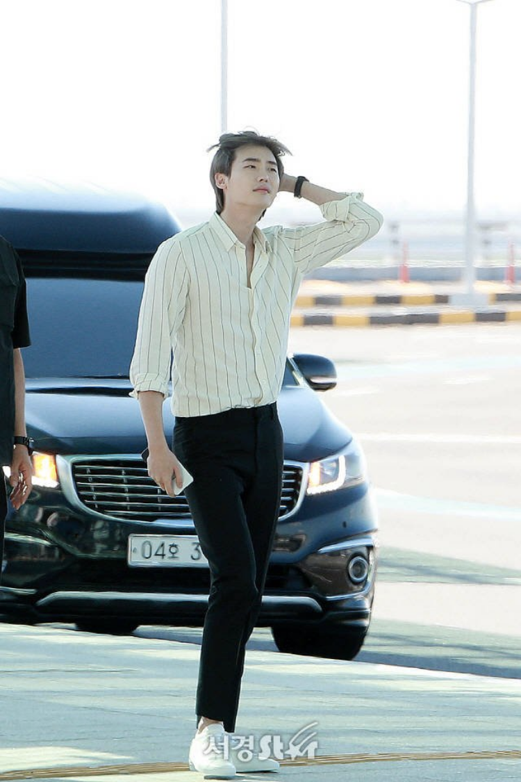 Hyun Bin, Song Jong Ki có gu thời trang sân bay trái ngược
