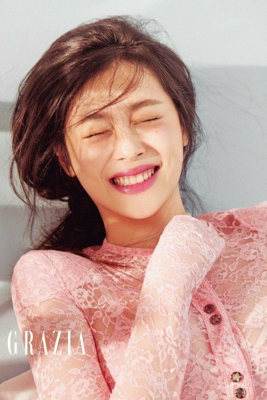 Moon Ga Young và những sao nữ Hàn có nụ cười hở lợi