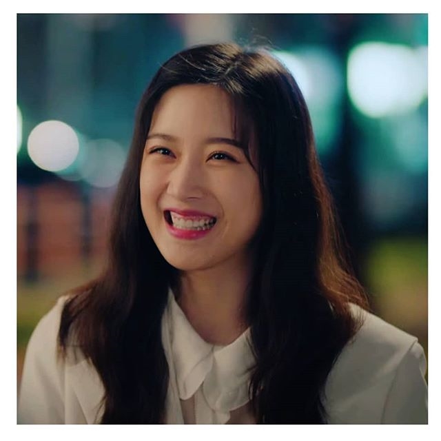 Moon Ga Young và những sao nữ Hàn có nụ cười hở lợi