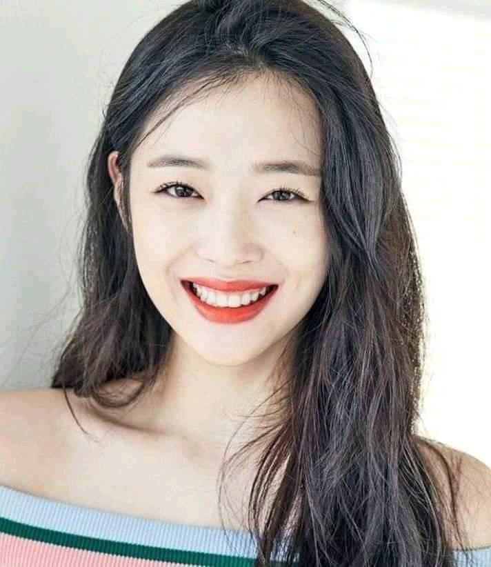 Moon Ga Young và những sao nữ Hàn có nụ cười hở lợi