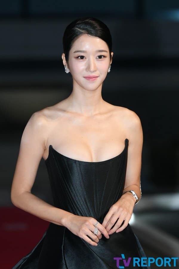 Seo Ye Ji và loạt mỹ nhân Hàn sở hữu bờ vai đẹp đến ngỡ ngàng 