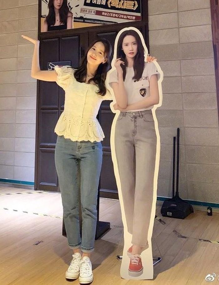 Yoona, Suzy và dàn sao đọ sắc với standee của chính mình