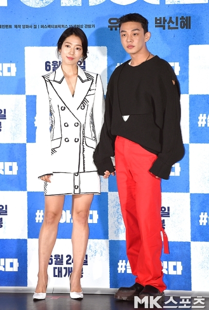 Song Joong Ki, Yoo Ah In lộ và hội mỹ nam chân ngắn của Kbiz