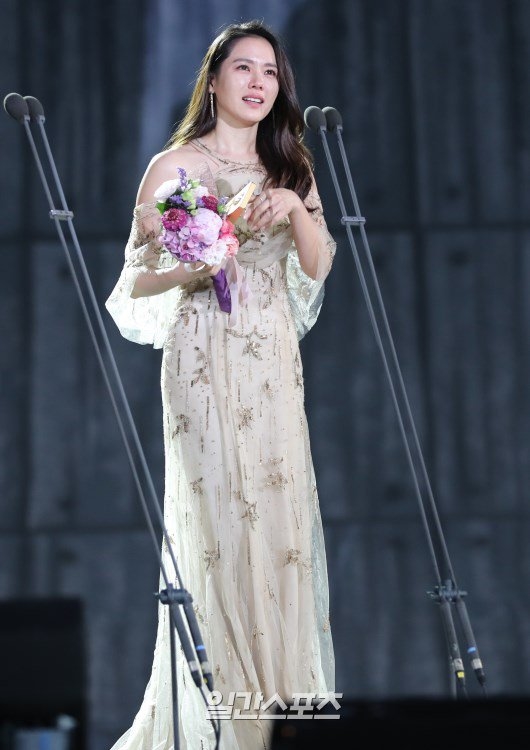 Son Ye Jin áp đảo Song Hye Kyo về giải thưởng trong nghề