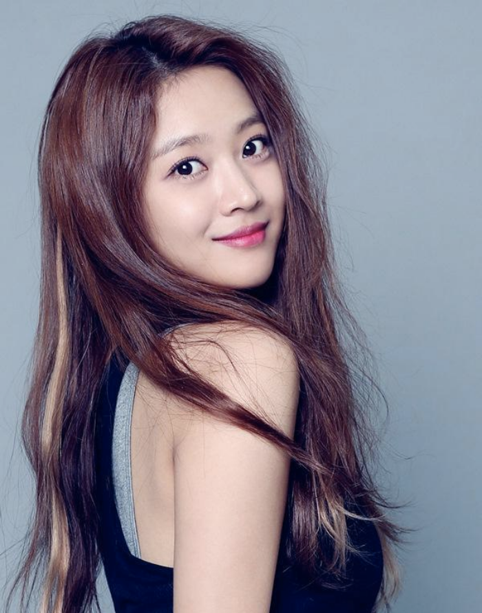Jung Kyung Ho, Jo Bo Ah và loạt sao Hàn bị đa nghi khi yêu