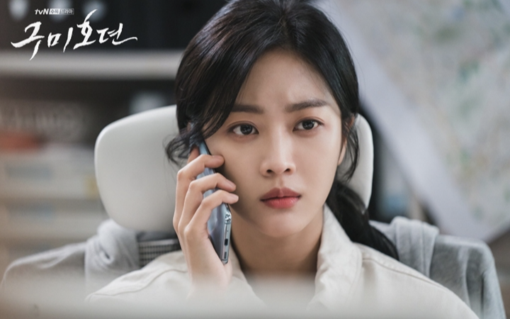 Jung Kyung Ho, Jo Bo Ah và loạt sao Hàn bị đa nghi khi yêu