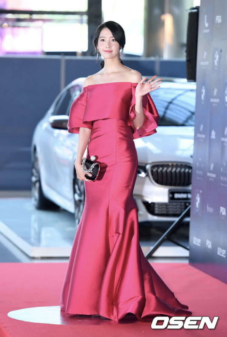 Song Hye Kyo và loạt mỹ nhân Hàn khoe sắc trên thảm đỏ Baeksang