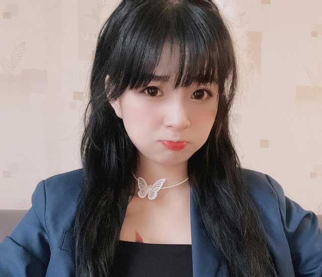 Mèo 2k4 và vẻ đẹp trong sáng, ngây thơ: Mặt búng ra sữa
