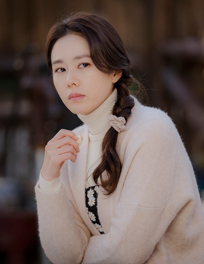 Song Hye Kyo, Kim Tae Hee số phận khác nhau khi cùng làm từ thiện