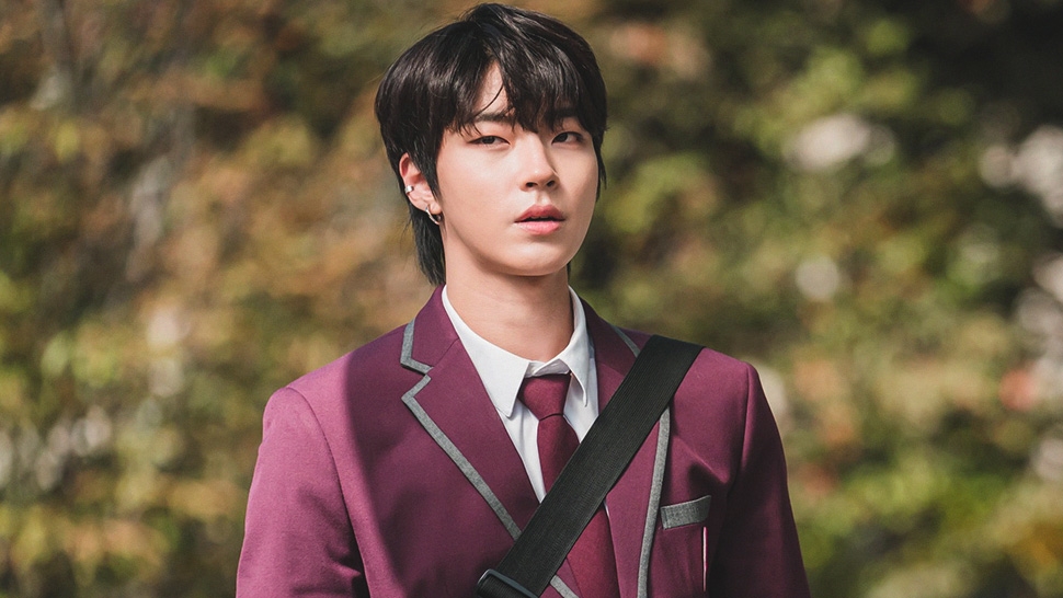 Hwang In Yeop lộ ảnh thời 'còn phèn' gây choáng