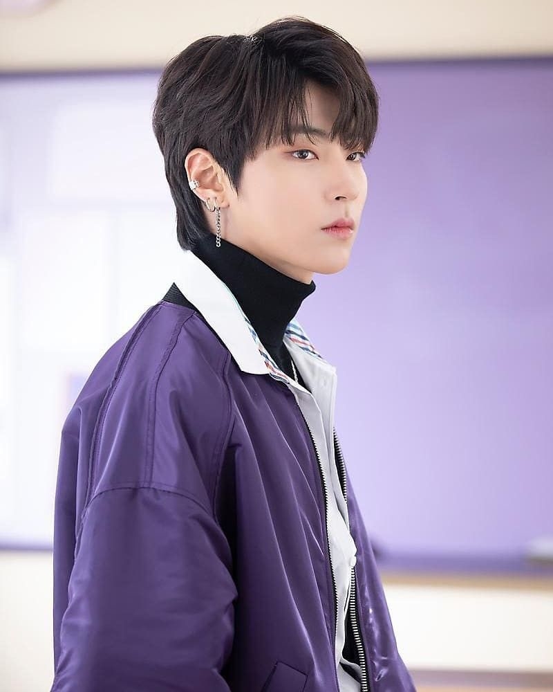 Hwang In Yeop lộ ảnh thời 'còn phèn' gây choáng