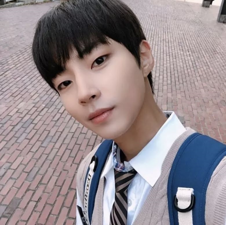 Hwang In Yeop lộ ảnh thời 'còn phèn' gây choáng