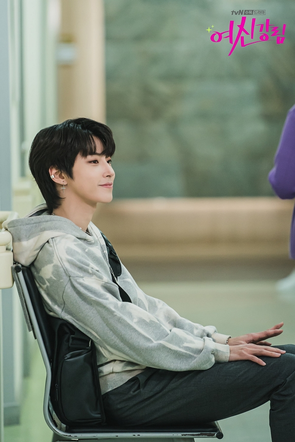Hwang In Yeop lộ ảnh thời 'còn phèn' gây choáng